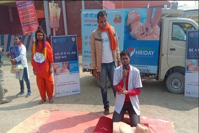 Kumbh mela 2019, Divya Kumbh, Kumbh Prayagraj, Kumbh Allahabad, Health care in Kumbh, Medical facilities in Kumbh 2019, Kumbh mela sangam, Triveni sangam kumbh, Medtronic, CPR training in Kumbh, Madan Krishnan, Juna Akhada, CPR, Sudden Cardiac Arrest , Chiranjeev Hriday, Cardio Pulmonary Resuscitation
