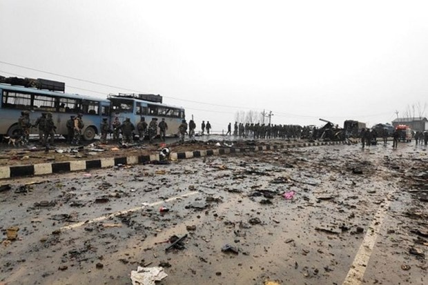 Soldiers examine the debris after the explosion (Reuters/Younis Khaliq)