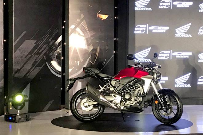 Honda Motorcycle and Scooter India did not take very long between announcing that about Honda CB300R's India launch to actually launching it. This is by far one of those motorcycles we'd been excited to learn more about and then, well obviously, ride it. Honda had promised that the price of the CB300R would be kept under Rs 2.5 lakh and they did keep to their promise launching it at Rs 2.41 lakh (ex-showroom, pan India). On road, however, it will be about Rs 2.7 lakh in Delhi.