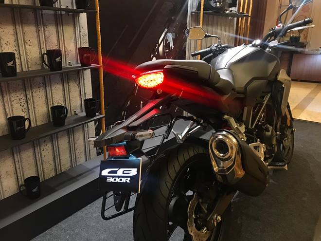 At a price of Rs 2.41 lakh (ex-showroom), Honda CB300R competes with the likes of KTM 390 Duke at (Rs 2.44 lakh - ex-showroom) but in terms of performance, KTM 250 Duke is rather at par with 29.6 bhp and a price tag that tips at Rs 1.8 lakh (ex-showroom). But if you are willing to spend that kind of scratch, there also the Royal Enfield Interceptor 650 with 47 bhp at Rs 2.5 lakh (ex-showroom).