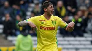Emiliano Sala, Footballer Emiliano Sala, emiliano sala news latest, emiliano sala plane cardiff, emiliano sala dead, emiliano sala death, world news, sports