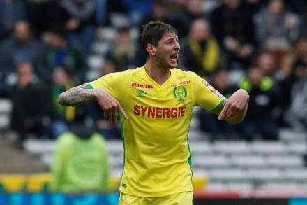 Emiliano Sala, Footballer Emiliano Sala, emiliano sala news latest, emiliano sala plane cardiff, emiliano sala dead, emiliano sala death, world news, sports