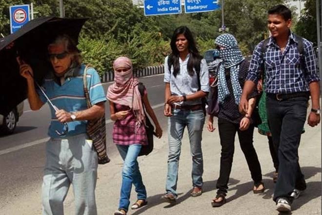 Delhi weather today: Warm morning; light rain expected in national capital (File photo) Delhi weather today: Warm morning; light rain expected in national capital (File photo)