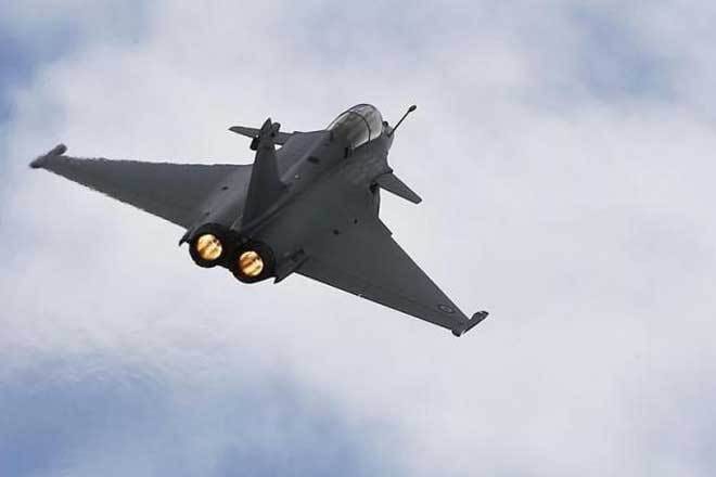 Invoking OSA in Rafale case suggests govt on backfoot (File photo)