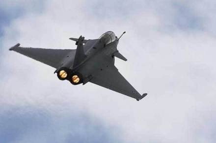 Invoking OSA in Rafale case suggests govt on backfoot (File photo)