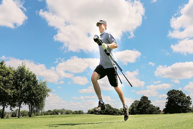 Speed Golf, that combines running and golf, is becoming popular the world over