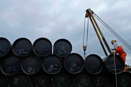 Oil rises as OPEC's output cuts set to continue, US drilling activity slumps Oil rises as OPEC's output cuts set to continue, US drilling activity slumps