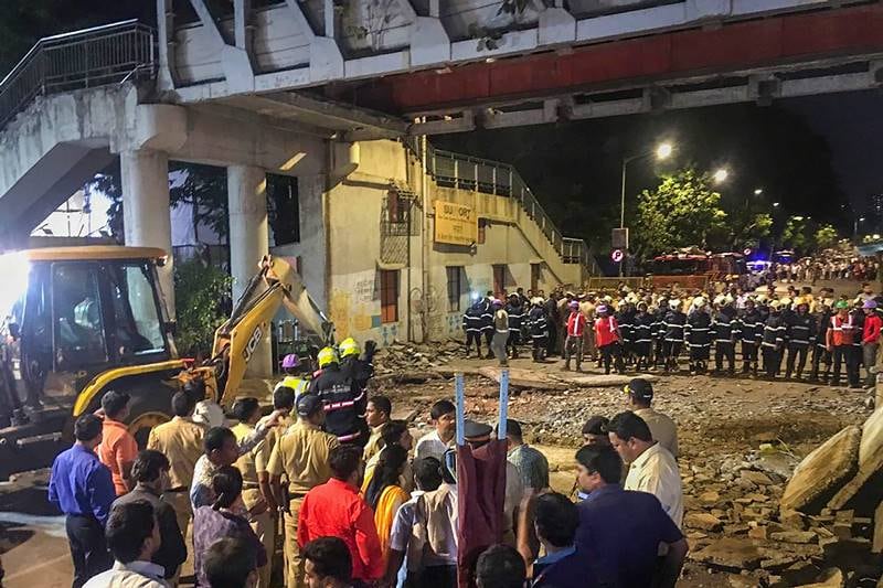 CST CST bridge collapse, Mumbai bridge collapse, elphinstone, FOB, BMC, railway, Mumbai police, suresh prabhu, maharashtra, Fadnavis, Modi