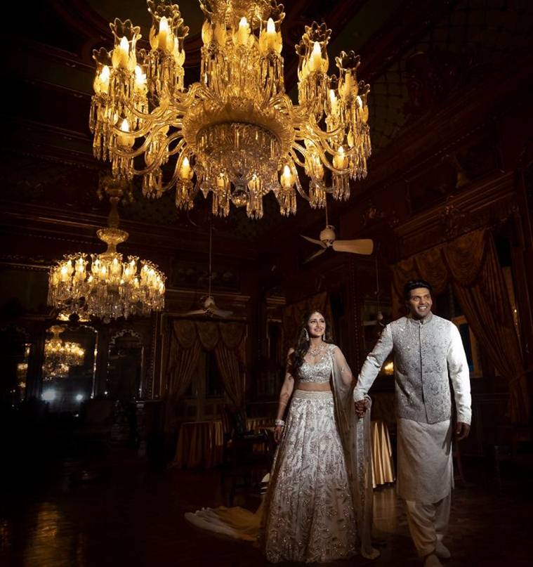 Asian shares slightly higher, US growth lifts dollar, yields