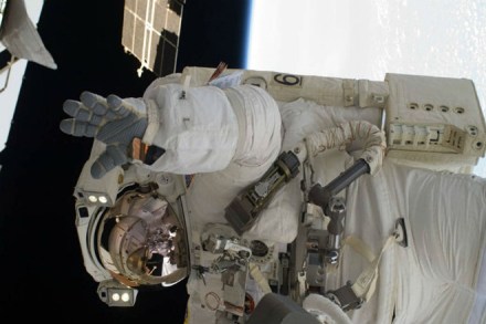To study the physiological impact of spaceflight, researchers analyse saliva, blood and urine samples collected from astronauts before, during and after spaceflight. (IE) To study the physiological impact of spaceflight, researchers analyse saliva, blood and urine samples collected from astronauts before, during and after spaceflight. (IE)