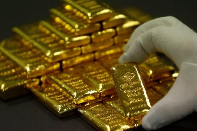 Gold gains as US recession fears lift safe-haven appeal