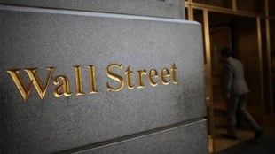 Wall Street ends down as Treasury yields fall on slowdown worries