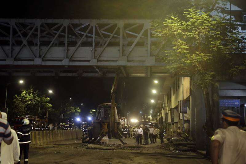 CST CST bridge collapse, Mumbai bridge collapse, elphinstone, FOB, BMC, railway, Mumbai police, suresh prabhu, maharashtra, Fadnavis, Modi