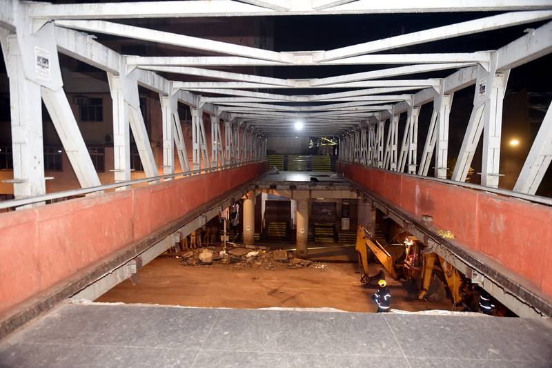 CST CST bridge collapse, Mumbai bridge collapse, elphinstone, FOB, BMC, railway, Mumbai police, suresh prabhu, maharashtra, Fadnavis, Modi