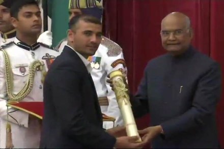 President Ram Nath Kovind confers Padma Shri award to Kabaddi team's captain Ajay Thakur (ANI Photo)