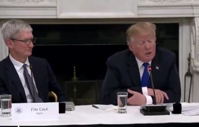 Donald Trump, Tim Cook Donald Trump, Tim Cook