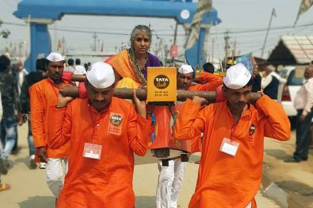 Kumbh Kay Shravan Kumar, Kumbh pilgrimage, Kumbh Mela 2019, Tata Salt, Seva Vaahan, Daan Kalash, spiritual journey, Kumbh, Sangam, Prayagraj, holy Ganges, ganga river, Kumbh mela Sangam