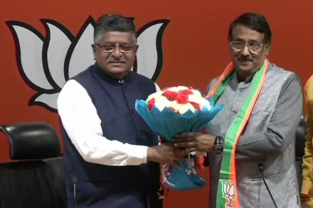 Tom Vadakkan joins BJP Tom Vadakkan joins BJP