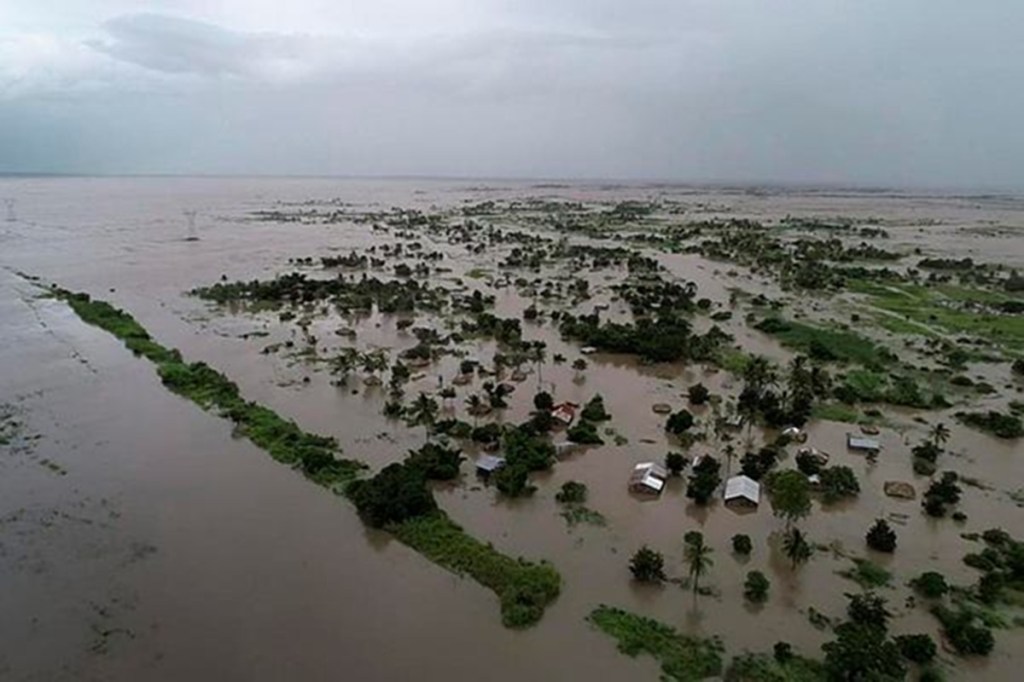 Cyclone Idai’s huge floods leave hundreds dead in southern Africa Cyclone Idai’s huge floods leave hundreds dead in southern Africa