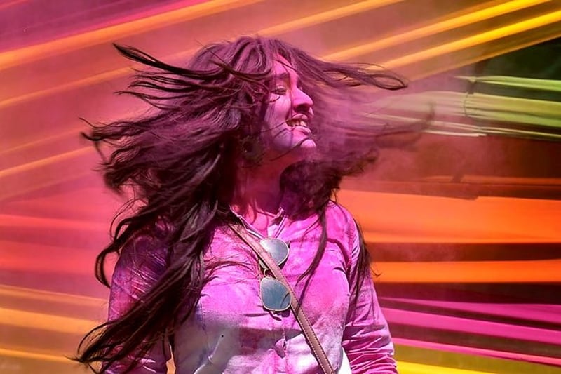 holi images, holi, holi wishes, Holi Gana, Holi story, happy holi gif, holi photos, holi pictures, girl plating holi
