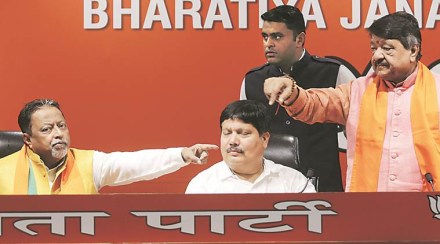 West Bengal: BJP workers clash with police in West Burdwan district West Bengal: BJP workers clash with police in West Burdwan district