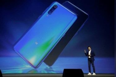 Apple Inc, Smartphone retailers in china, iPhones, Xiaomi Corp, Oppo, Vivo, Huawei Technologies Co Ltd, Redmi