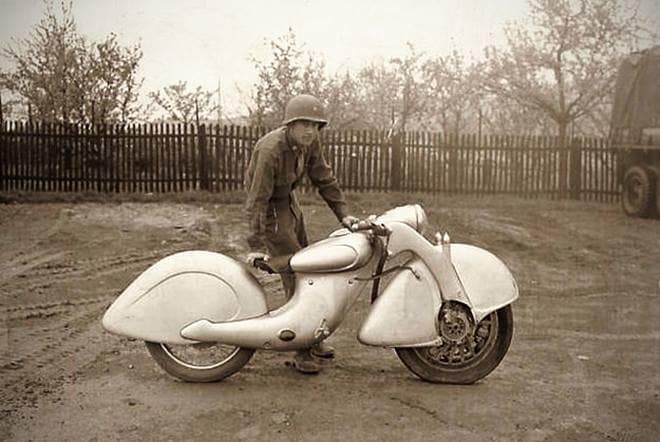 The bodywork looks rather really good too. Craig has ridden the Killer and he says "it’s a weird sensation of being pulled by an engine rather than pushed.” And now, about the inspiration - Killinger und Freund’ built in 1935 in Munich, Germany. Powered by a 600 cc two-stroke triple or a three one-cylinder engines joined together, the motorcycle was yet super lightweight at just 135 kg. (Source: Bike Exif)