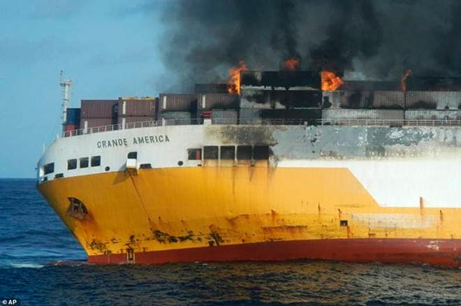 porsche 911 gt2rs ship sinks off french coast