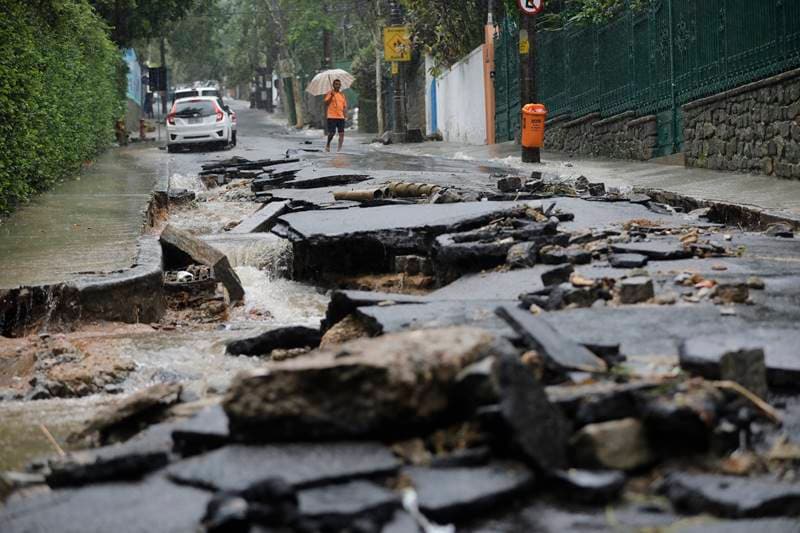 Rio de Janeiro rains, Rio de Janeiro, Rio de Janeiro floods, brazil floods, heavy rain, flash flood, Rio de Janeiro images, Rio de Janeiro pics, Rio de Janeiro news
