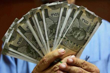 Rupee slips 8 paise to 69.73 against US dollar in early trade Rupee slips 8 paise to 69.73 against US dollar in early trade