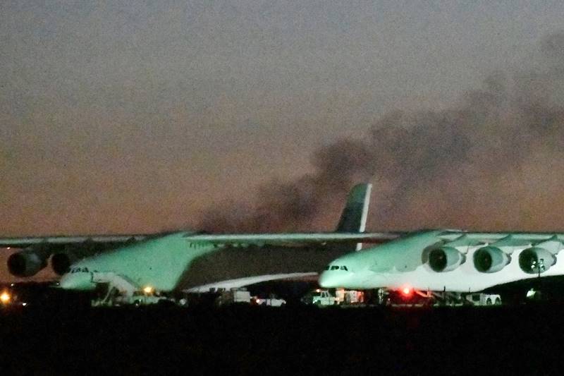 Stratolaunch, Stratolaunch photos, Stratolaunch images, world largest plane makes first flight, world's largest plane, largest aircraft