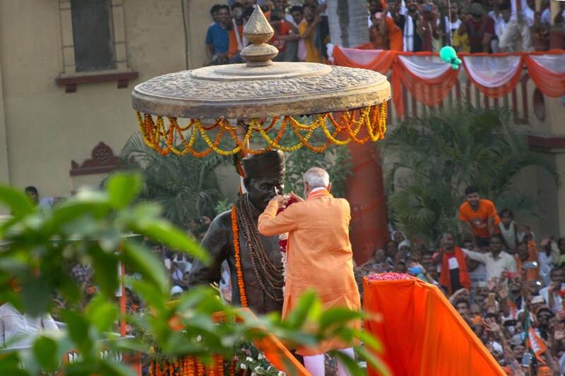 The Prime Minister was joined by Uttar Pradesh Chief Minister Yogi Adityanath and other senior party leaders. (PTI PHOTO)
