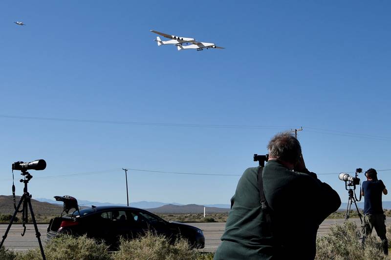 Stratolaunch, Stratolaunch photos, Stratolaunch images, world largest plane makes first flight, world's largest plane, largest aircraft