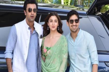 alia bhatt on brahmastra, ranbir kapoor, alia bhatt, brahmastra, ayan mukerji brahmastra, Brahmastra, Amitabh Bachchan, Alia Bhatt Ranbir Kapoor, Brahmastra ranbir alia, alia ranbir photos, brahmastra logo launch alia bhatt on brahmastra, ranbir kapoor, alia bhatt, brahmastra, ayan mukerji brahmastra, Brahmastra, Amitabh Bachchan, Alia Bhatt Ranbir Kapoor, Brahmastra ranbir alia, alia ranbir photos, brahmastra logo launch