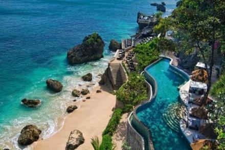 Social media, Instagram, pool, mobile phone, smartphone, policy, phone ban, travel, holiday, five stars, resort, luxury, relax, Bali, Indonesia, Ayana resort and Spa Bali