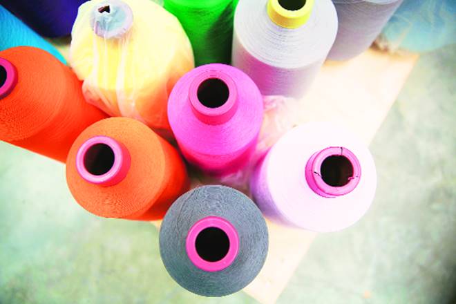 Surat's textile cluster consist more than 6.50 lakh power looms, nearly 4.50 lakh process houses and about 70,000 traders who adds value in terms of making dress material, sareers and ready-made garments.
