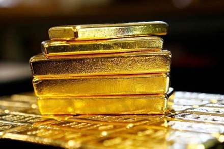Spot gold eased 0.1 percent to $1,288.85 per ounce as of 0109 GMT, having hit its lowest since April 5 at $1,288.40 earlier in the session.
Spot gold eased 0.1 percent to $1,288.85 per ounce as of 0109 GMT, having hit its lowest since April 5 at $1,288.40 earlier in the session.