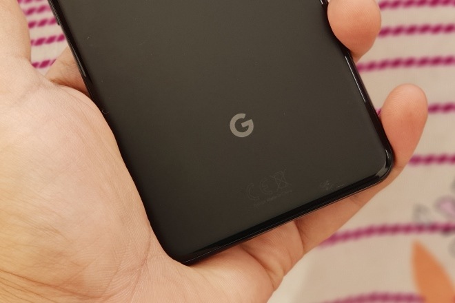 Google Pixel 3 now clicks selfies automatically when you kiss