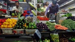 inflation, wholesale inflation in march, retail inflation in march, WPI, CPI, wholesale inflation Index, WPI in march, food inflation, potato, onion, fruits, milk prices, vegetables, थोक महंगाई दर, थोक महंगाई, डब्ल्यूपीआई, खुदरा महंगाई, रिटेल महंगाई, खाद्य महंगाई, मार्च 2019 में थोक महंगाई दर, सब्जियों की थोक महंगाई