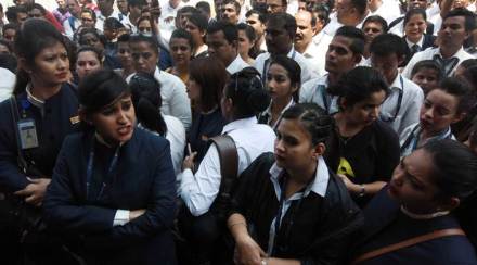 Jet Airways, IOC, Fuel Supply, आईओसी, जेट एयरवेज, Financial Crisis, SBI, Aircraft Grounded Jet Airways, IOC, Fuel Supply, आईओसी, जेट एयरवेज, Financial Crisis, SBI, Aircraft Grounded