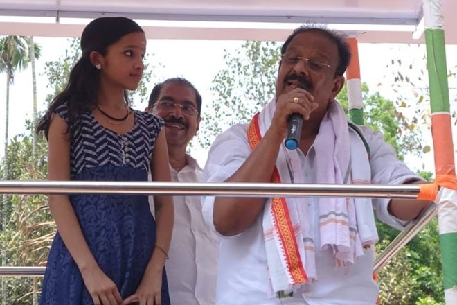 k Sudhakaran facebook, k Sudhakaran advertisment, k Sudhakaran election, Sreemathi teacher, k Sudhakaran election song 2019, k Sudhakaran speech, watch facebook video, Kannur, misogyny, LDF Kannur candidate, UDF Kannur candidate, Kannur election, kerala, kerala election