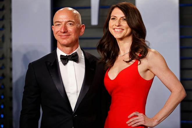 MacKenzie, Jeff Bezos, Jeff Bezos Divorce, मैकेंजी, अमेजन, जेफ बेजोस, Richest People, Bloomberg, Billionaire Index, अरबपति
