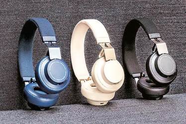 The new head gear provides upto 14 hours of play and is fit for wireless music on-the-move.