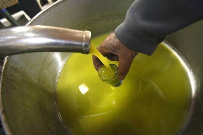 Likewise, the duty on refined soyabean oil is Rs 25,195 per tonne. (Representational image) Likewise, the duty on refined soyabean oil is Rs 25,195 per tonne. (Representational image)