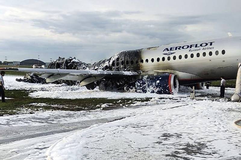 russian plane crash, russian Aeroflot crash, Aeroflot plane crash, Moscow plane fire, Russian passenger plane, russian plane fire, russian plane fire video
