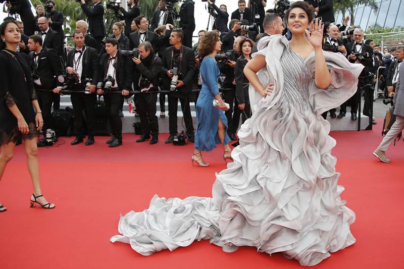cannes 2019 aishwarya, cannes 2019 hina khan, cannes 2019 red carpet, cannes 2019 bollywood, cannes 2019 indian celebrities, cannes 2019 looks, cannes 2019 pictures, cannes 2019 bollywood