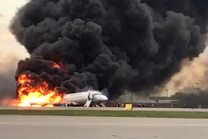 russian plane crash, russian Aeroflot crash, Aeroflot plane crash, Moscow plane fire, Russian passenger plane, russian plane fire, russian plane fire video