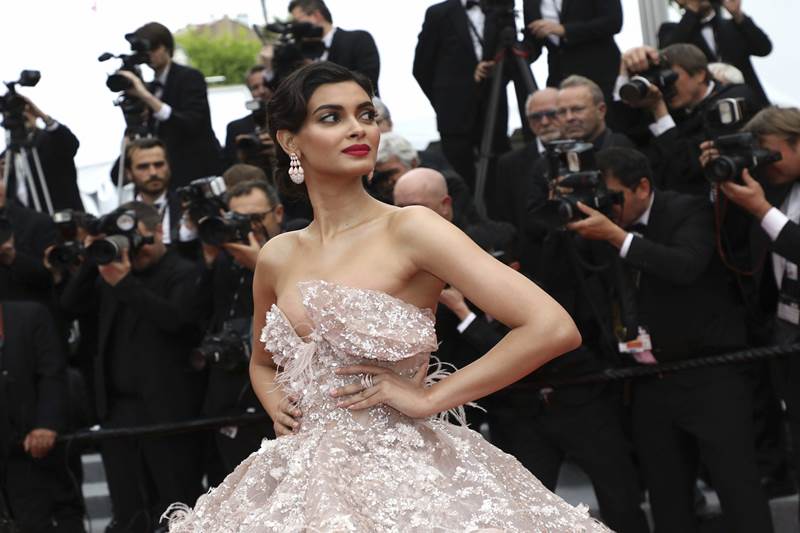 cannes 2019 aishwarya, cannes 2019 hina khan, cannes 2019 red carpet, cannes 2019 bollywood, cannes 2019 indian celebrities, cannes 2019 looks, cannes 2019 pictures, cannes 2019 bollywood