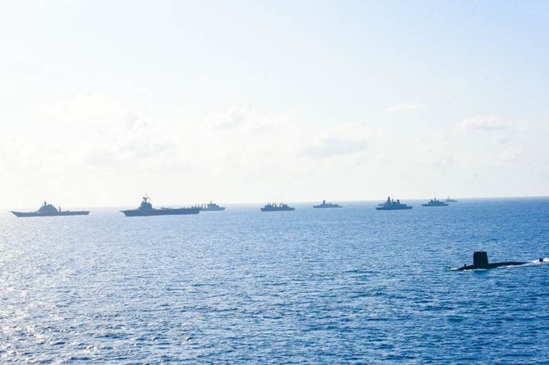 Followed by an impressive flypast consisting of four Rafale, five MiG 29-Ks and one Hawkeye in the presence FOC-IN-C WEST and the French Ambassador to India Alexandre Ziegler and nine French Naval officers onboard the French Carrier Charles De Gaulle. (Picture Credit: Indian Navy)