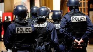 armed teenager, france gun laws, paris, protest in paris, french protest, gun laws